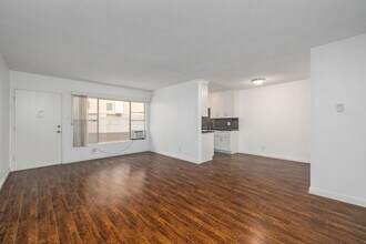 1475 S Wooster St in Los Angeles, CA - Building Photo - Interior Photo