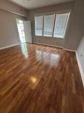 8134 S Muskegon Ave in Chicago, IL - Building Photo - Building Photo