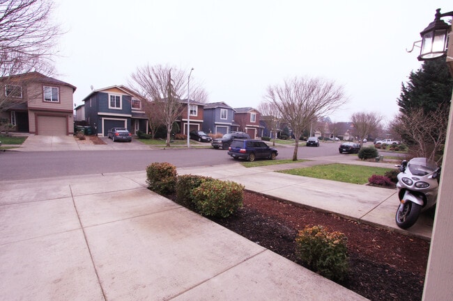 455 Donna Dr in Newberg, OR - Building Photo - Building Photo