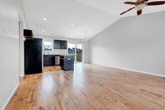 5814 Summerland Drive in Waterloo, IA - Building Photo - Building Photo