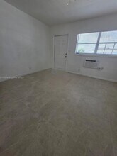 511 NW 4th Ave in Hallandale Beach, FL - Building Photo - Building Photo