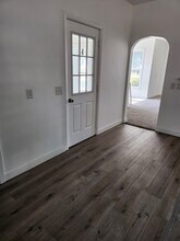 1738 Racine Ave in Mount Union, IA - Building Photo - Building Photo