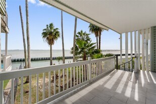 5 Tiki Cir in Tiki Island, TX - Building Photo