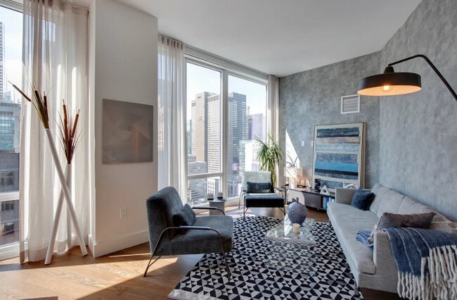 LUXURY 1 BED WITH SWEEPING CITY VIEWS IN P