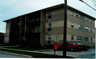 1673-1675 State St Apartments