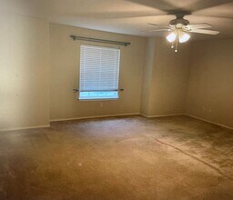 1341 Beechwood Dr in Kyle, TX - Foto de edificio - Building Photo