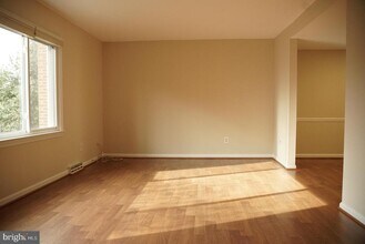 9105 Suede Ct in Fairfax, VA - Building Photo - Building Photo