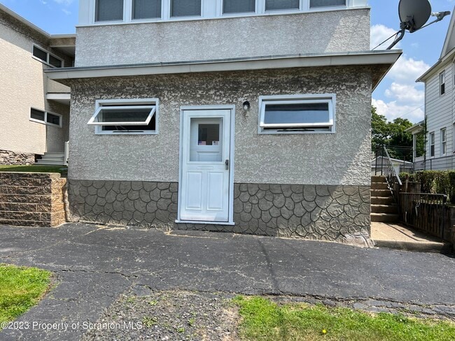 property at 913 S Webster Ave