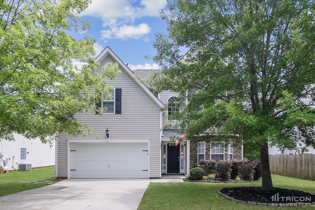 1001 Southridge Dr in Monroe, NC - Building Photo