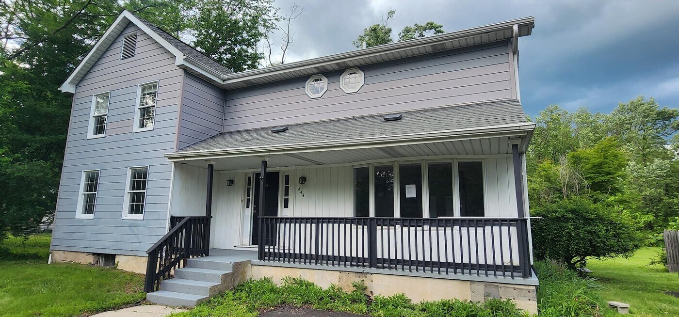 444 Durham Rd in Newtown, PA - Building Photo