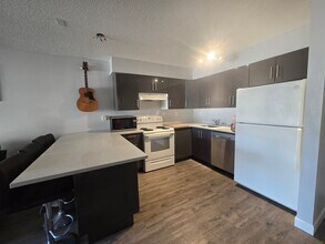 1718 Nelson St in Vancouver, BC - Building Photo - Building Photo