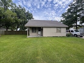 906 Llano St in Pasadena, TX - Building Photo