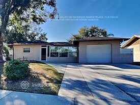 102 Valley Cir in Brandon, FL - Building Photo