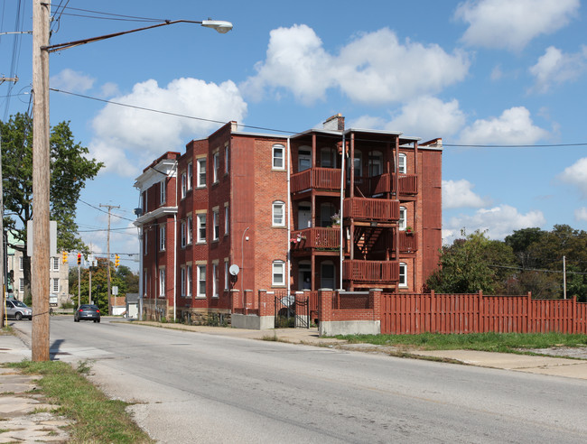 283 Park Ave W in Mansfield, OH - Foto de edificio - Building Photo