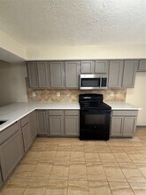 9327 Westacre Pl in Houston, TX - Building Photo - Building Photo