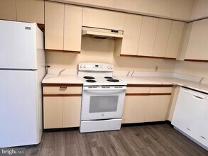 5505 Seminary Rd in Falls Church, VA - Building Photo - Building Photo