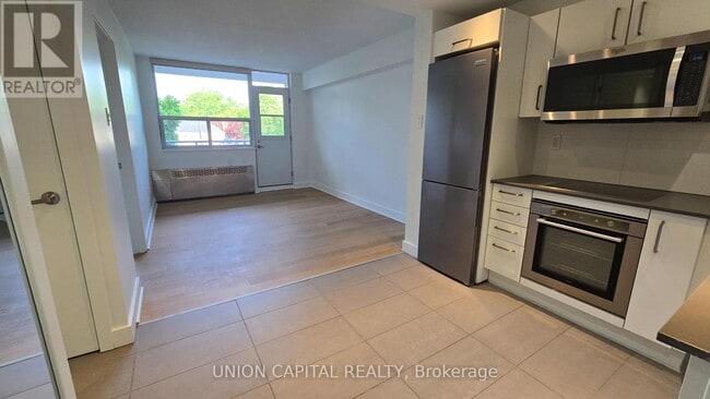 property at 407-230-230 Oak St