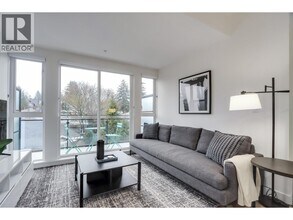 422 E 3rd St in North Vancouver, BC - Building Photo - Building Photo