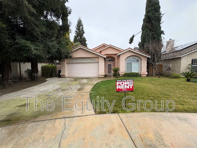 property at 1427 E La Vida Ct