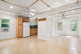 310 Columbia Dr in Lake Worth Beach, FL - Building Photo - Building Photo