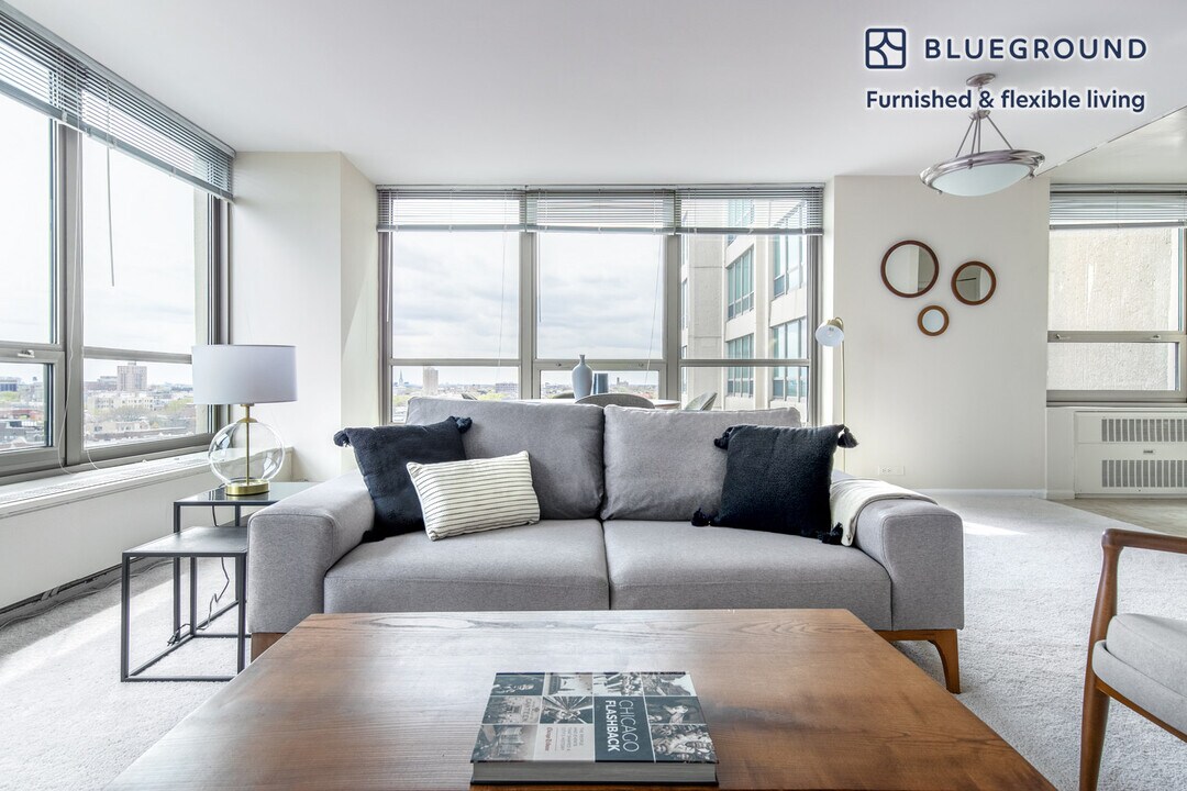 3450 N Lake Shore Dr-Unit -FL12-ID374 in Chicago, IL - Foto de edificio