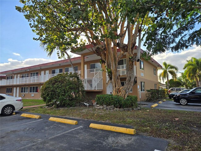 2838 Madison St in Hollywood, FL - Building Photo - Building Photo