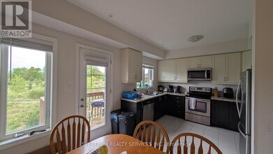 68 Borers Creek Cir in Hamilton, ON - Building Photo - Building Photo