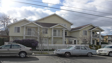 Downs Senior Housing in Emeryville, CA - Building Photo - Building Photo