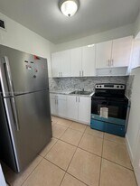 120 SW 18th Ct in Miami, FL - Building Photo