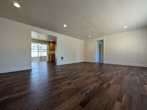 235 Irvington Dr in Eugene, OR - Building Photo - Building Photo