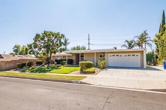 9549 Forbes Ave in Los Angeles, CA - Building Photo - Building Photo