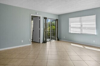 1604 SE Green Acres Cir in Port St. Lucie, FL - Building Photo - Building Photo