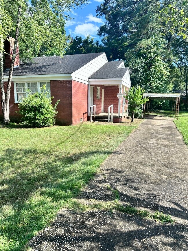 property at 3467 Gilmer Ct