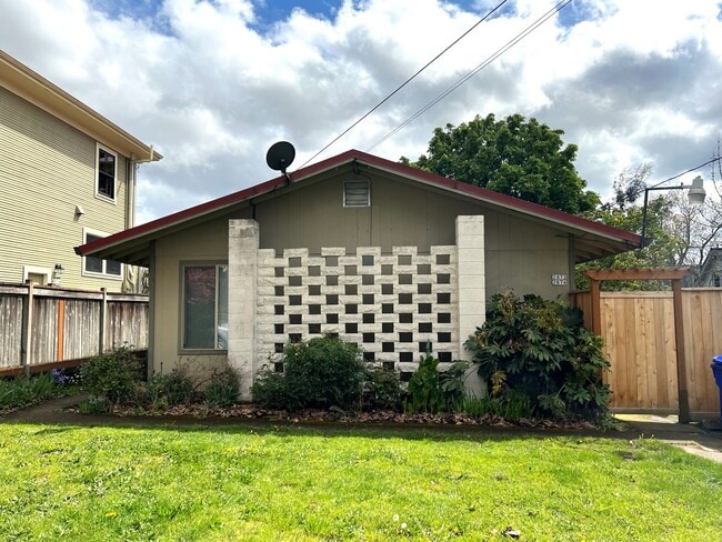 property at 2872-2874-2874 SE Francis St