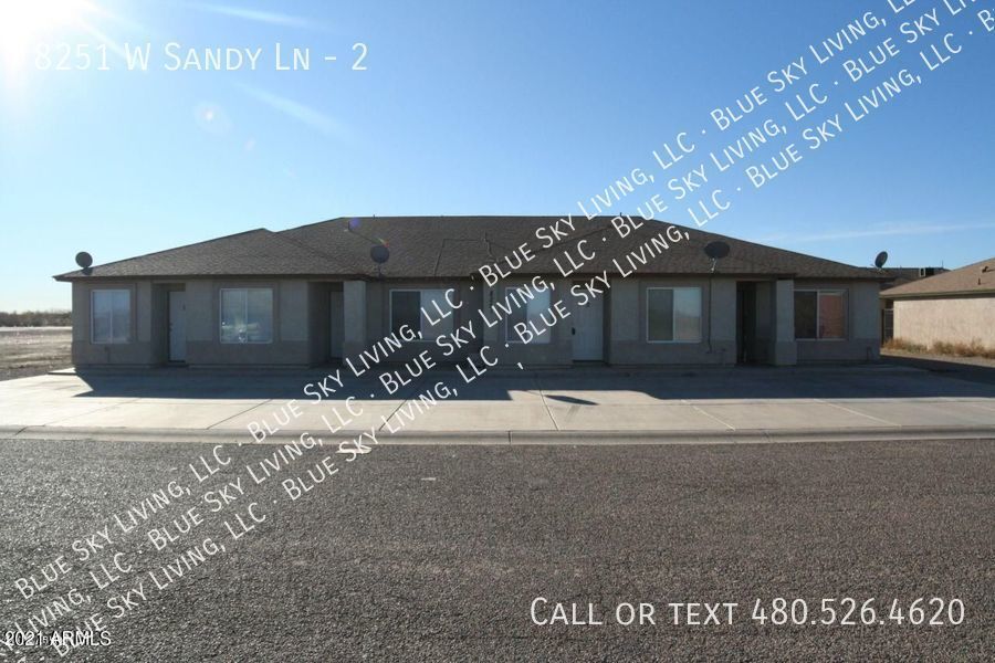 8251 W Sandy Ln in Arizona City, AZ - Building Photo