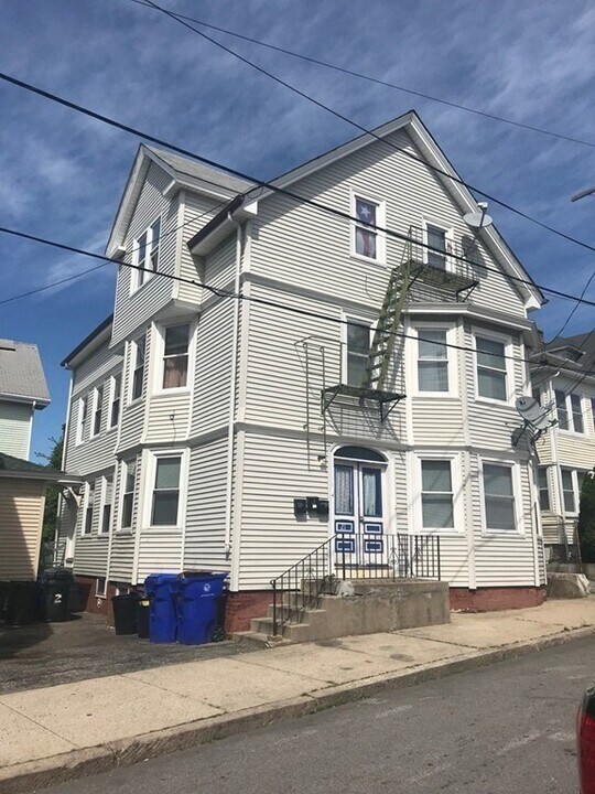 19 Barney Ave in Pawtucket, RI - Building Photo