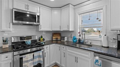 12 Leal Terrace in Newport, RI - Building Photo - Building Photo