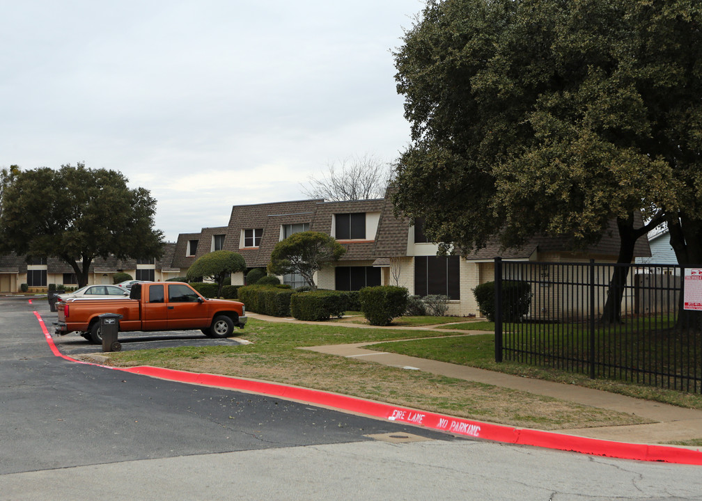 South Fork Townhomes in Fort Worth, TX - Building Photo