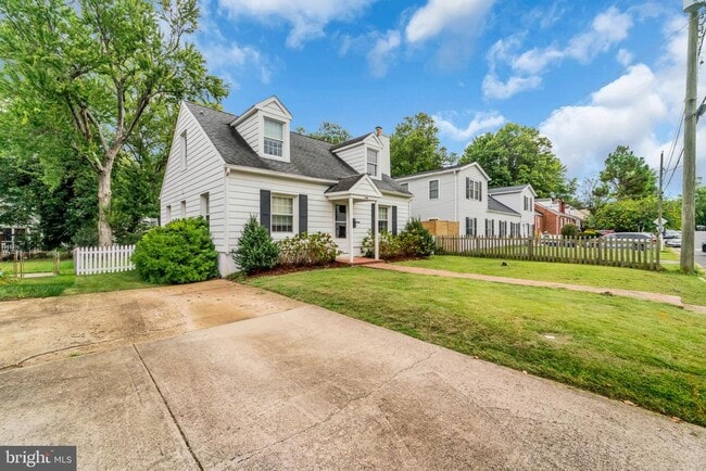 2805 W George Mason Rd in Falls Church, VA - Building Photo - Building Photo