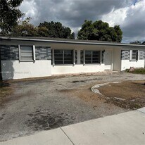 6301 Mayo St in Hollywood, FL - Building Photo