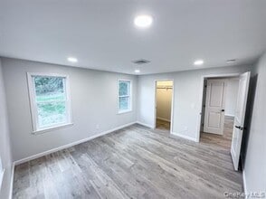 453 Vineyard Ave in Highland, NY - Building Photo - Building Photo