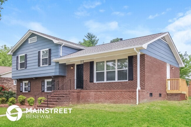 3200 Flanders Ct in High Point, NC - Building Photo - Building Photo