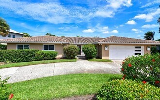513 Gunwale Ln in Longboat Key, FL - Building Photo