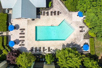 Goldelm at The Views in Asheville, NC - Foto de edificio - Building Photo