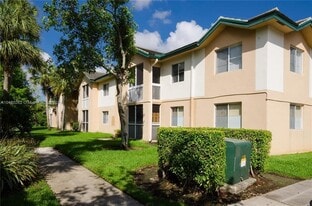 9855 Westview Dr in Coral Springs, FL - Building Photo