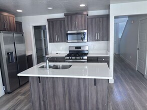 3144 E Sky Rim Wy in Saint George, UT - Building Photo - Building Photo