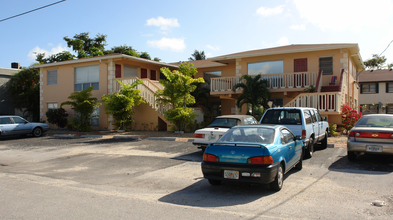 324 SE 10th Ave in Pompano Beach, FL - Foto de edificio