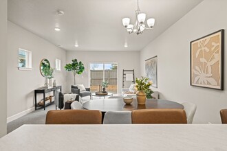21169 SE Golden Market Ln in Bend, OR - Foto de edificio - Building Photo