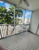 1680 NE 191st St in Miami, FL - Building Photo