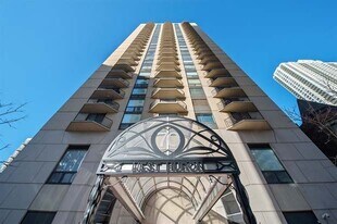 70 Huron W St, Unit 1101 in Chicago, IL - Building Photo